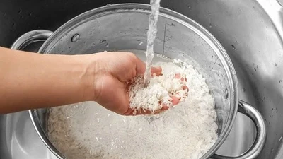 3 cách vo gạo sai lầm khiến cơm mất dinh dưỡng, nguy cơ gây bệnh