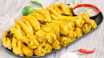 Cách làm chân gà thảo quả vàng giòn thơm cay, ăn là ghiền
