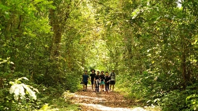 Trekking xuyên rừng Cát Bà, khám phá làng cổ Việt Hải giữa thiên nhiên