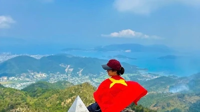 Lên đỉnh Hoàng Ngưu Sơn, ngắm trọn vẹn thành phố biển xanh