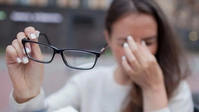 Nhìn mờ suốt 1 tháng, đi khám mắc u tuyến yên nguy hiểm