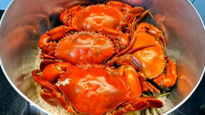 Bí quyết hấp cua ngon như nhà hàng, thịt mềm vỏ đỏ au