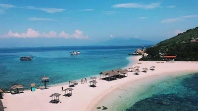Có gì ở bãi tắm đôi khiến du khách mê mẩn gọi là "Maldives Việt Nam"?