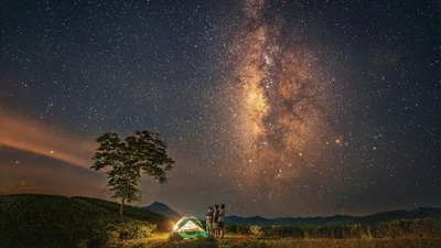 "Săn" dải Ngân Hà và ngắm bình minh tại đồi chè Long Cốc