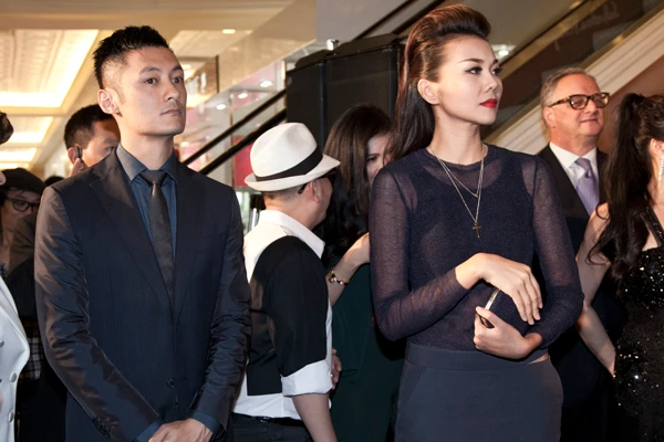 Tài tử Hong Kong ngơ ngác bên Thanh Hằng