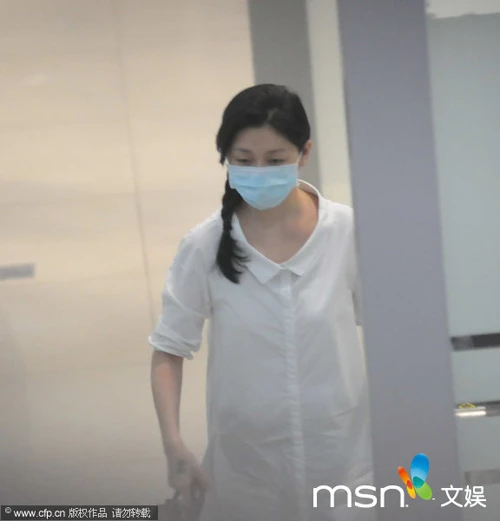 Từ Hy Viên bất ngờ khoe bụng bầu