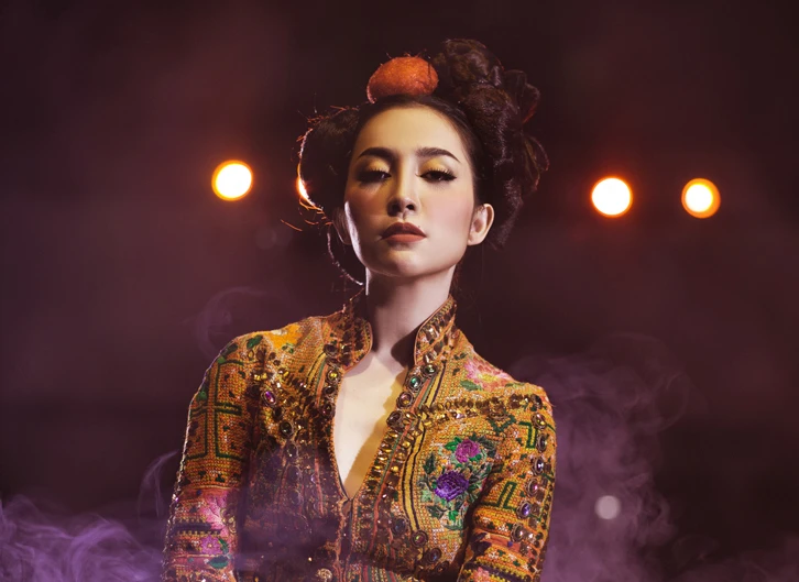 Linh Nga chuẩn bị bùng nổ với dạ vũ “Sắc sen“