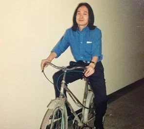 Quốc Trung khoe ảnh thời tuổi trẻ, tóc dài rất ngố