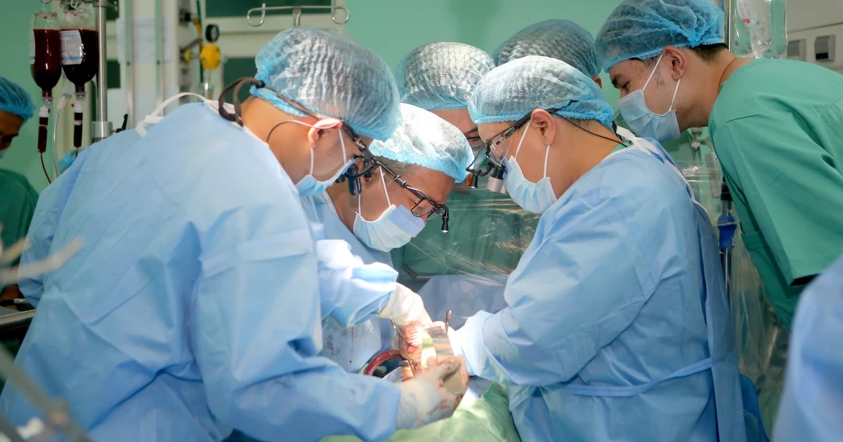 Ca ghép tim xuyên Việt tại Huế cứu sống bệnh nhân 45 tuổi