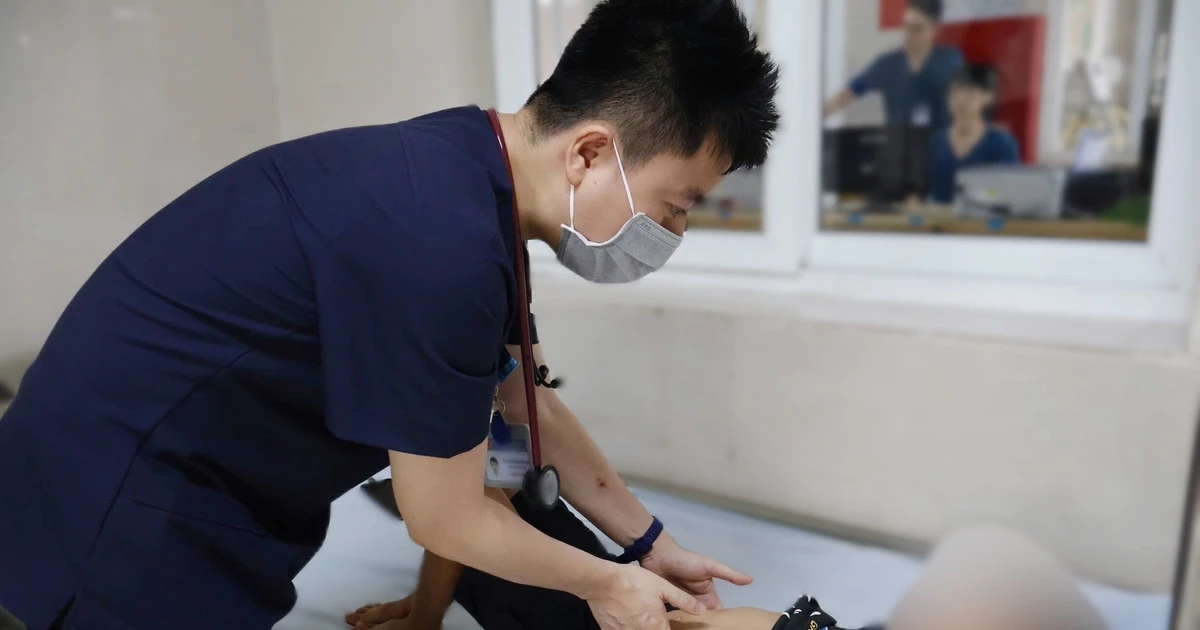 Trẻ 7 tuổi chọc tổ ong vò vẽ bị đốt 10 nốt tổn thương gan thận