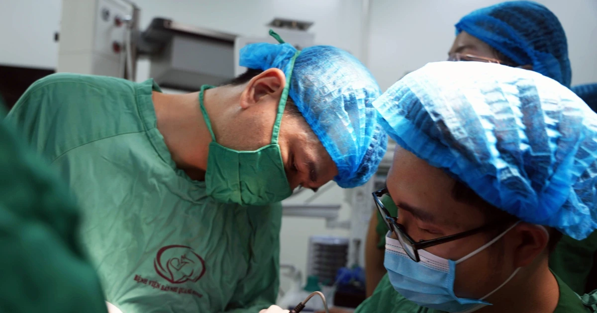 Cứu trẻ 47 ngày tuổi suy hô hấp cấp do khối u lớn hiếm gặp