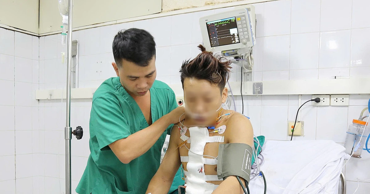 Báo động đỏ giữa đêm mổ cấp cứu bệnh nhân vết thương thấu tim nguy kịch