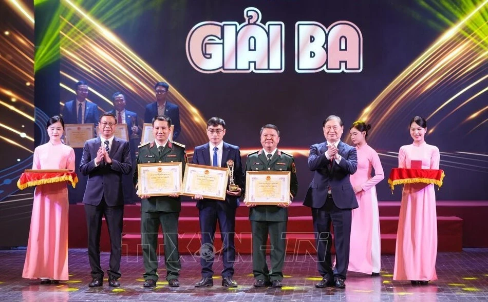 View - Nhà khoa học trẻ tạo bước đột phá vật liệu phục vụ quốc phòng | Báo Tri thức và Cuộc sống - TIN TỨC PHỔ BIẾN KIẾN THỨC 24H