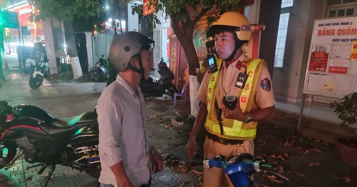 View - 'Trắng đêm' trên địa bàn phức tạp nhất về trật tự an toàn giao thông | Báo Tri thức và Cuộc sống - TIN TỨC PHỔ BIẾN KIẾN THỨC 24H