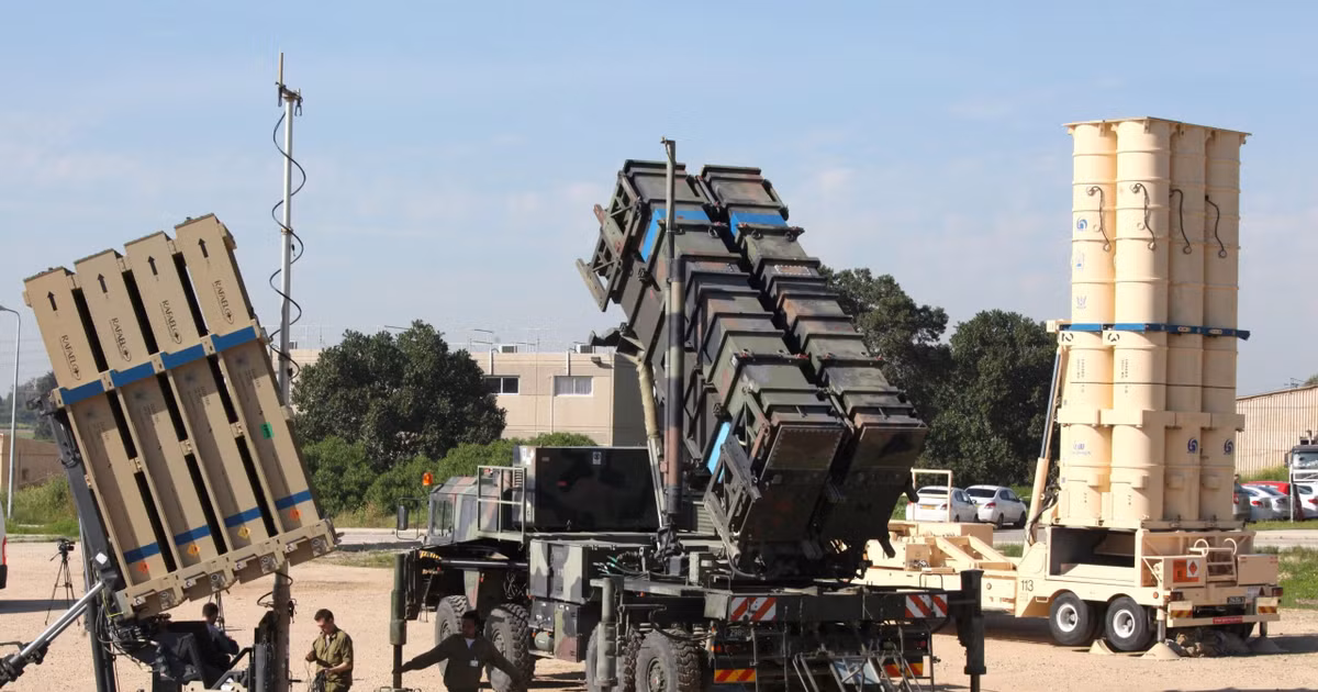 View - Phòng không bị phá vỡ, Israel gồng mình chống các đợt tên lửa của Iran | Báo Tri thức và Cuộc sống - TIN TỨC PHỔ BIẾN KIẾN THỨC 24H