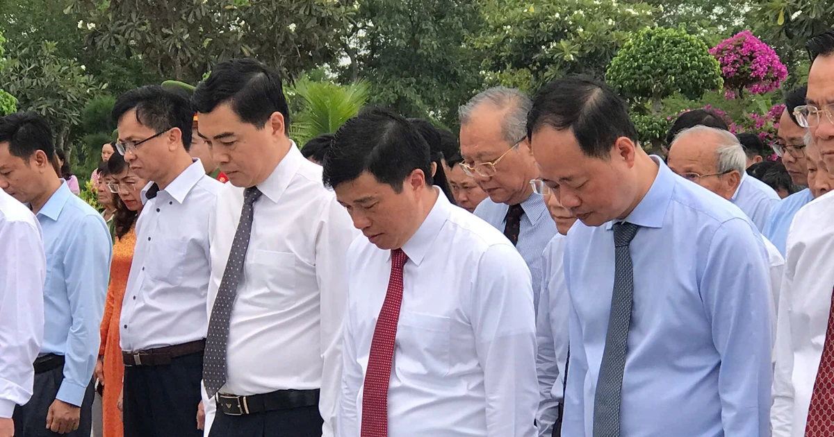 View - Bí thư Tỉnh ủy Lâm Đồng tưởng niệm liệt sĩ tại điểm cầu Bình Thuận | Báo Tri thức và Cuộc sống - TIN TỨC PHỔ BIẾN KIẾN THỨC 24H