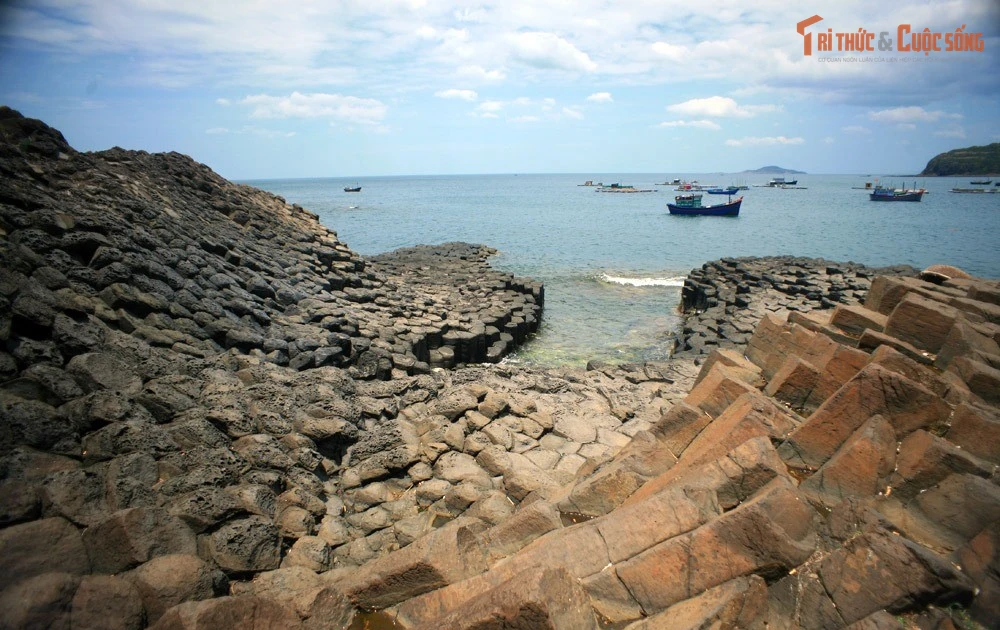 View - Gành Đá Đĩa Đắk Lắk lộ diện vẻ đẹp kỳ bí khó tin | Báo Tri thức và Cuộc sống - TIN TỨC PHỔ BIẾN KIẾN THỨC 24H