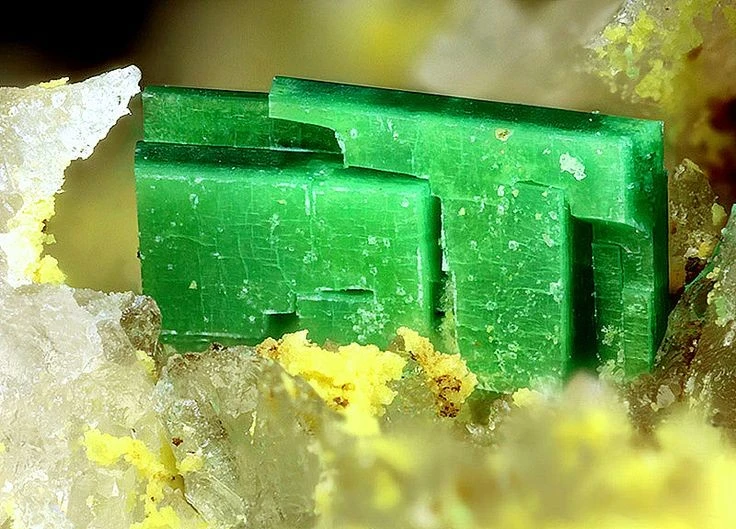 Gallery - Sự thật rùng mình sau vẻ đẹp khoáng vật phát quang màu xanh | Báo Tri thức và Cuộc sống - TIN TỨC PHỔ BIẾN KIẾN THỨC 24H