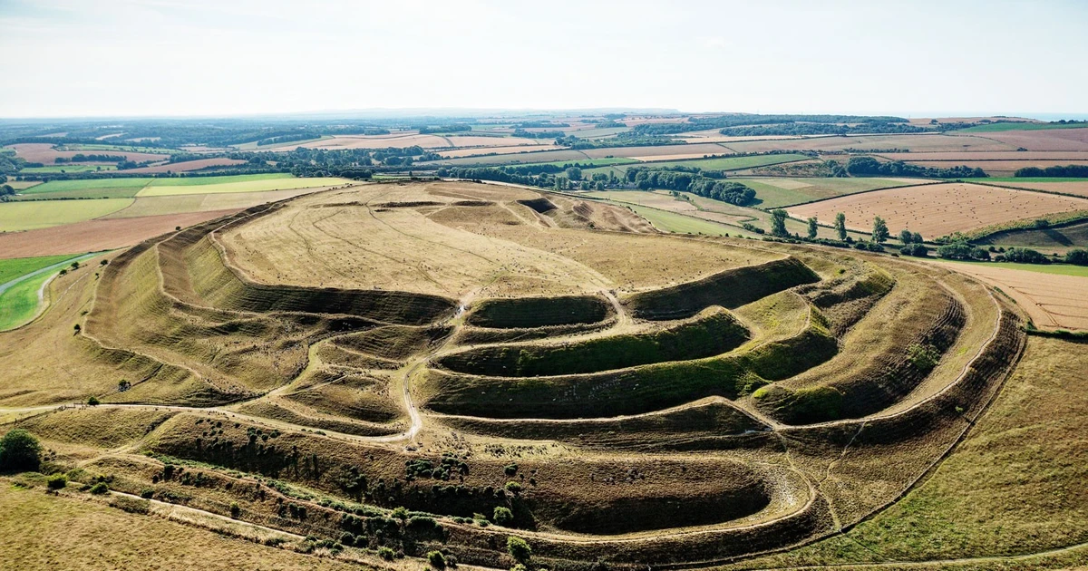 View - Tận mục pháo đài đất gần 3.000 năm, lớn nhất châu Âu | Báo Tri thức và Cuộc sống - TIN TỨC PHỔ BIẾN KIẾN THỨC 24H