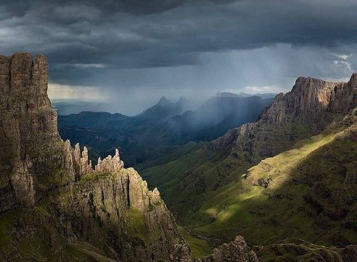 View - 'Thân rồng' khổng lồ, chứa đựng 35.000 bức tranh đá cổ xưa | Báo Tri thức và Cuộc sống - TIN TỨC PHỔ BIẾN KIẾN THỨC 24H