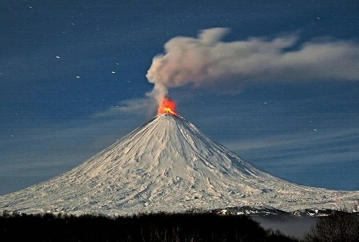 View - Choáng ngợp vùng đất có hơn 20 núi lửa đang phun trào | Báo Tri thức và Cuộc sống - TIN TỨC PHỔ BIẾN KIẾN THỨC 24H