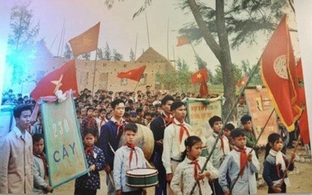 View - Khai giảng qua ống kính lịch sử, những khoảnh khắc không phai | Báo Tri thức và Cuộc sống - TIN TỨC PHỔ BIẾN KIẾN THỨC 24H