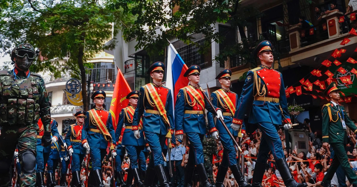 View - Hùng tráng cảnh các khối quân đội nước ngoài diễu hành trên đường phố Hà Nội | Báo Tri thức và Cuộc sống - TIN TỨC PHỔ BIẾN KIẾN THỨC 24H