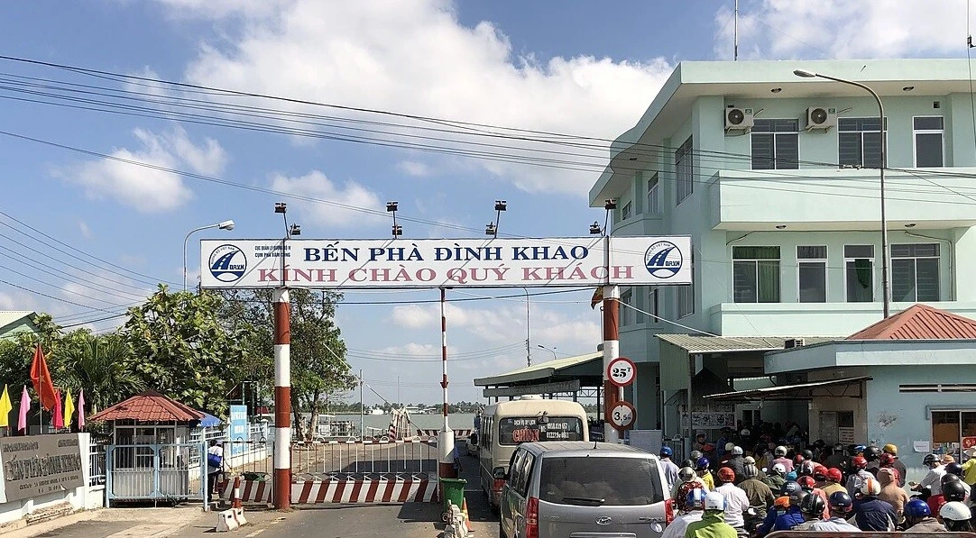 Vĩnh Long đề xuất miễn phí phà Đình Khao cho cán bộ từ Bến Tre đi làm