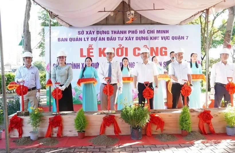 TP HCM khởi công xây bờ kè Trần Xuân Soạn hơn 75 tỷ đồng