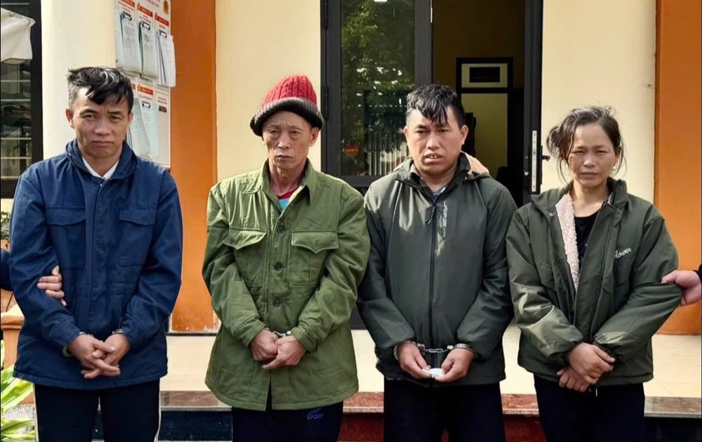 View - Côn an Sơn La bắt giữ 4 đối tượng, thu giữ gần 1.000 viên ma tuý tổng hợp | Báo Tri thức và Cuộc sống - TIN TỨC PHỔ BIẾN KIẾN THỨC 24H