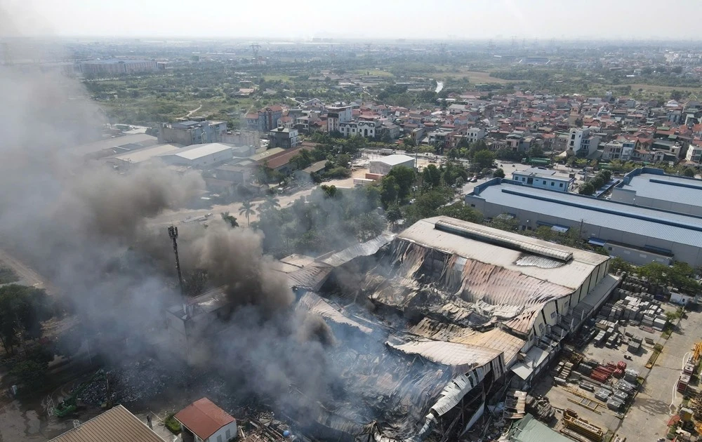 View - Hiện trường vụ cháy nhà xưởng của Công ty Đại Phát | Báo Tri thức và Cuộc sống - TIN TỨC PHỔ BIẾN KIẾN THỨC 24H