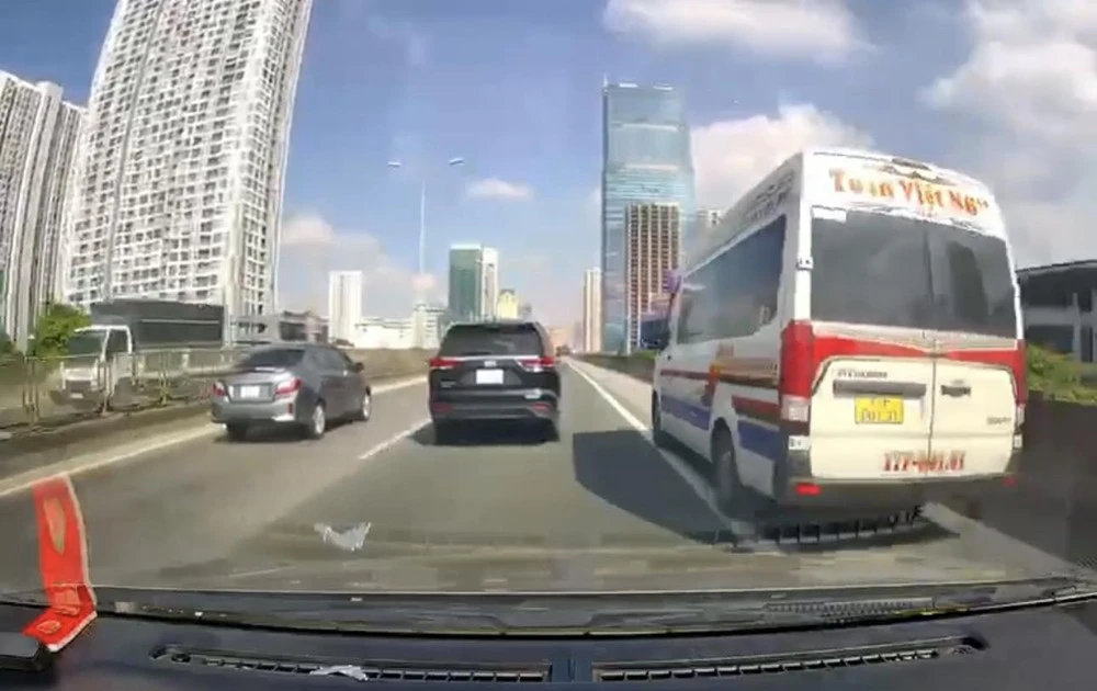 View - Lý do CSGT không phạt tài xế đi vào làn khẩn cấp | Báo Tri thức và Cuộc sống - TIN TỨC PHỔ BIẾN KIẾN THỨC 24H