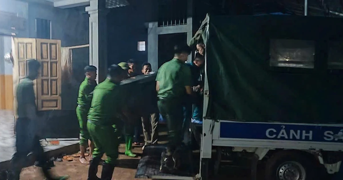 View - Toàn cảnh di dời người dân ở Pà Cò khỏi khu nguy cơ sạt lở | Báo Tri thức và Cuộc sống - TIN TỨC PHỔ BIẾN KIẾN THỨC 24H