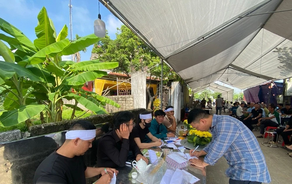 Cán bộ an ninh cơ sở tử vong khi ứng phó lũ lụt có gia cảnh khó khăn