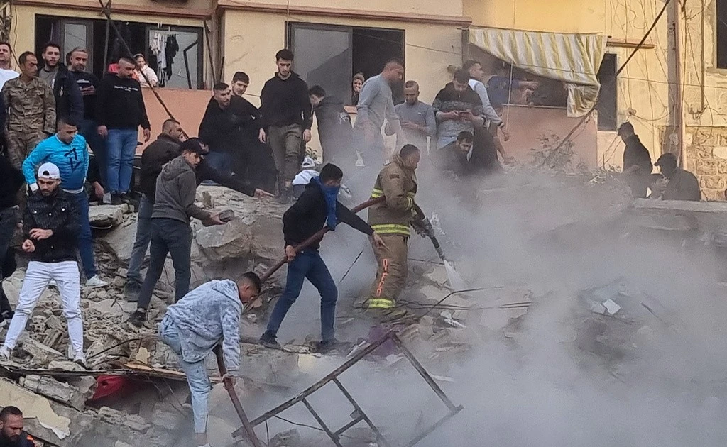 View - Hiện trường vụ sập chung cư ở Lebanon, nhiều người thiệt mạng | Báo Tri thức và Cuộc sống - TIN TỨC PHỔ BIẾN KIẾN THỨC 24H