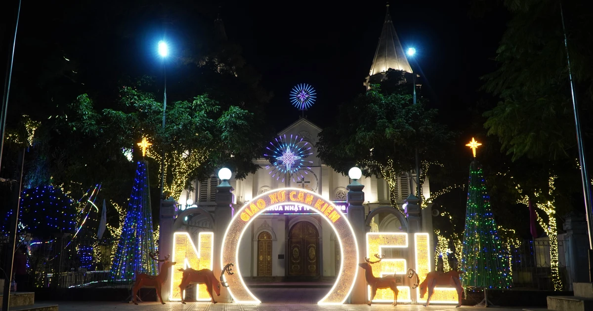 View - Không khí Noel rộn ràng tại giáo xứ Cần Kiệm Hà Nội | Báo Tri thức và Cuộc sống - TIN TỨC PHỔ BIẾN KIẾN THỨC 24H