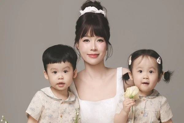 View - Hot girl Sam khoe ảnh bên hai con, nhan sắc sau sinh ngày càng thăng hạng | Báo Tri thức và Cuộc sống - TIN TỨC PHỔ BIẾN KIẾN THỨC 24H