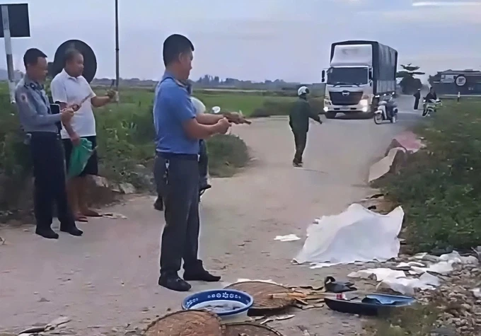 Người phụ nữ bán cá băng qua đường bị tàu hỏa tông tử vong
