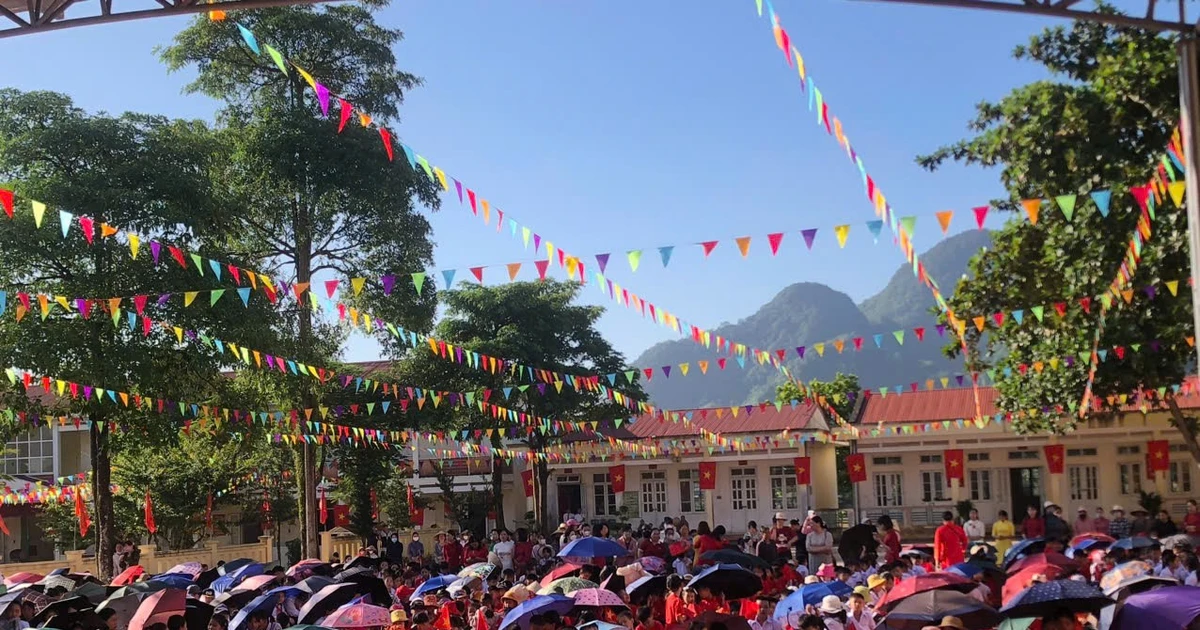 View - Tưng bừng Lễ khai giảng tại trường miền núi ở Phú Thọ | Báo Tri thức và Cuộc sống - TIN TỨC PHỔ BIẾN KIẾN THỨC 24H