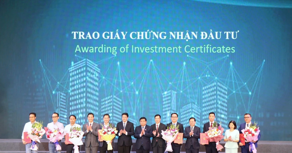 View - Bắc Ninh trao giấy chứng nhận đầu tư cho loạt dự án | Báo Tri thức và Cuộc sống - TIN TỨC PHỔ BIẾN KIẾN THỨC 24H