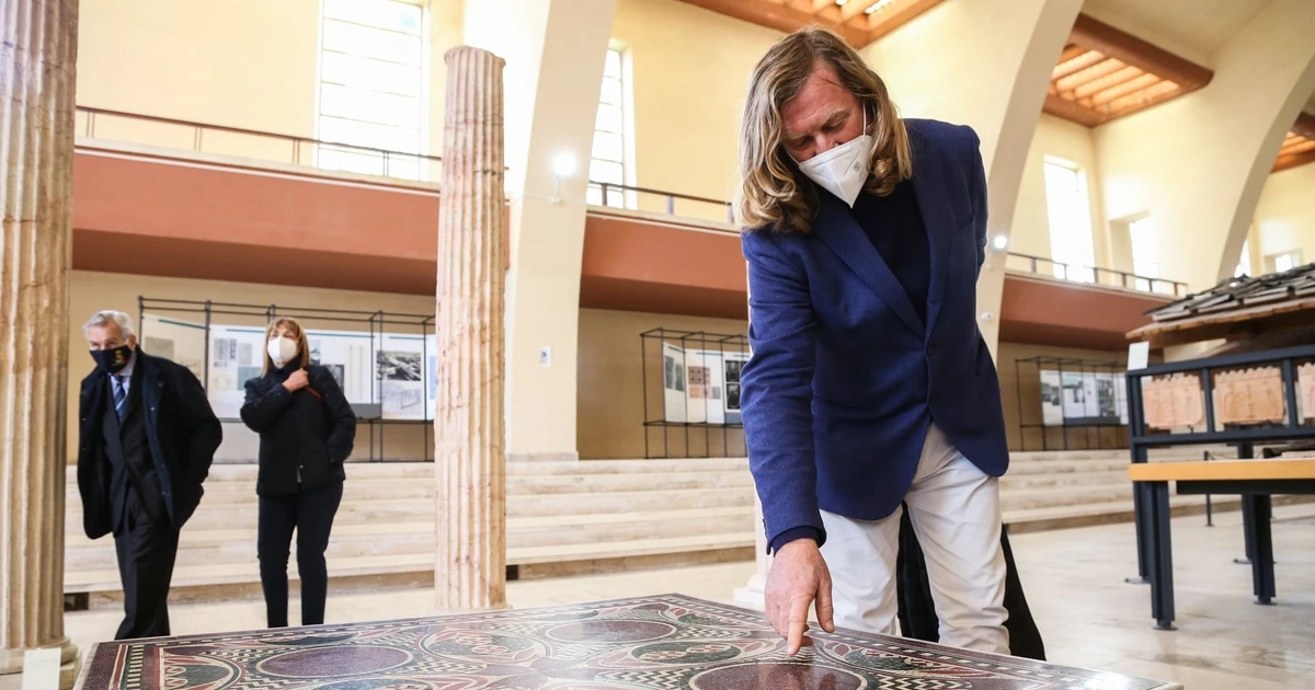 View - Tấm tranh khảm 2.000 năm bị dùng làm bàn trà suốt 50 năm | Báo Tri thức và Cuộc sống - TIN TỨC PHỔ BIẾN KIẾN THỨC 24H