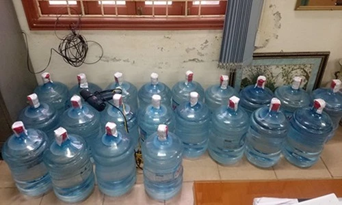 View - Những hình ảnh sốc về quy trình sản xuất nước Lavie giả | Báo Tri thức và Cuộc sống - TIN TỨC PHỔ BIẾN KIẾN THỨC 24H