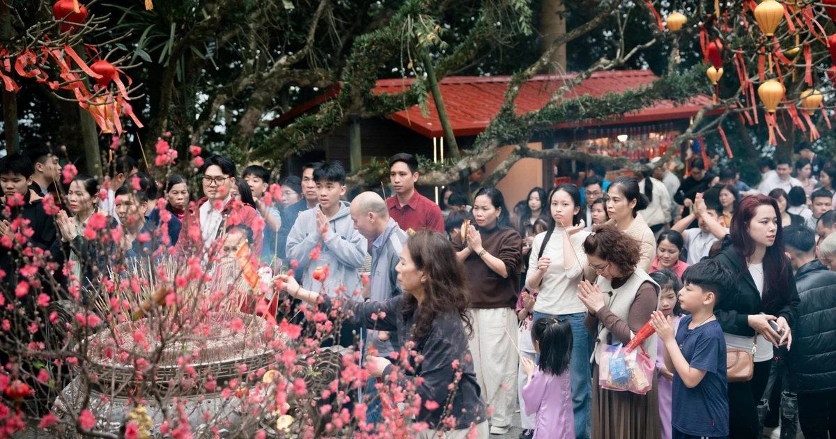 Gallery - Hàng nghìn người hành hương về Đền Hùng những ngày đầu xuân Bính Ngọ | Báo Tri thức và Cuộc sống - TIN TỨC PHỔ BIẾN KIẾN THỨC 24H