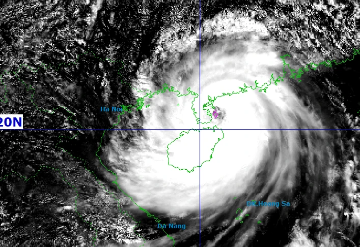 Bão số 11 Matmo mạnh lên, cảnh báo lũ lụt trên diện rộng