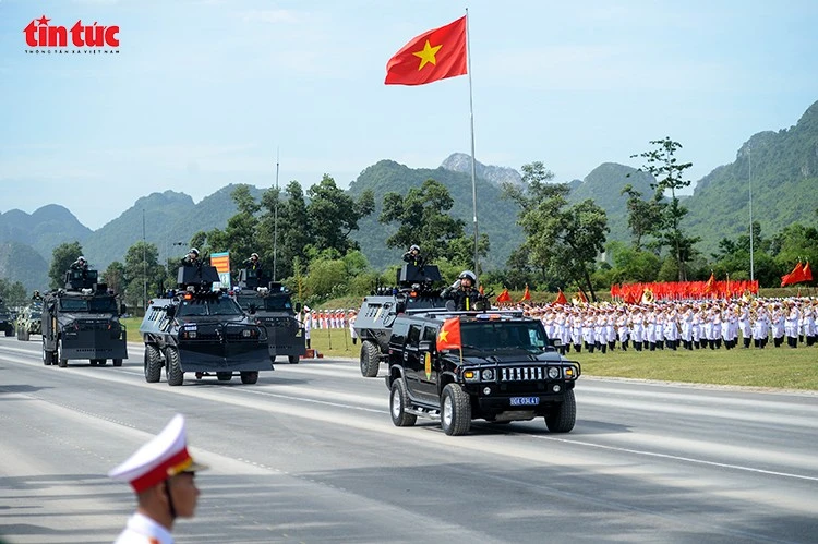 View - Uy lực dàn xe bọc thép, xe đặc chủng Bộ Công an trong luyện tập diễu binh, diễu hành | Báo Tri thức và Cuộc sống - TIN TỨC PHỔ BIẾN KIẾN THỨC 24H