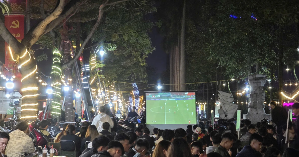 View - Bờ hồ Công viên Văn Lang, Phú Thọ kín người xem U23 Việt Nam tranh vé chung kết | Báo Tri thức và Cuộc sống - TIN TỨC PHỔ BIẾN KIẾN THỨC 24H