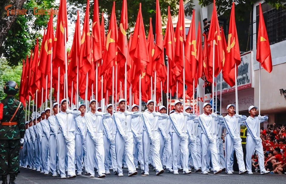 View -  Các đoàn diễu binh đi giữa tiếng hò reo, cổ vũ của nhân dân | Báo Tri thức và Cuộc sống - TIN TỨC PHỔ BIẾN KIẾN THỨC 24H