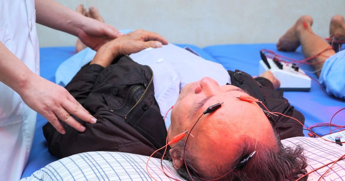 Gallery - Kết hợp y học hiện đại và y học cổ truyền phục hồi di chứng đột quỵ | Báo Tri thức và Cuộc sống - TIN TỨC PHỔ BIẾN KIẾN THỨC 24H