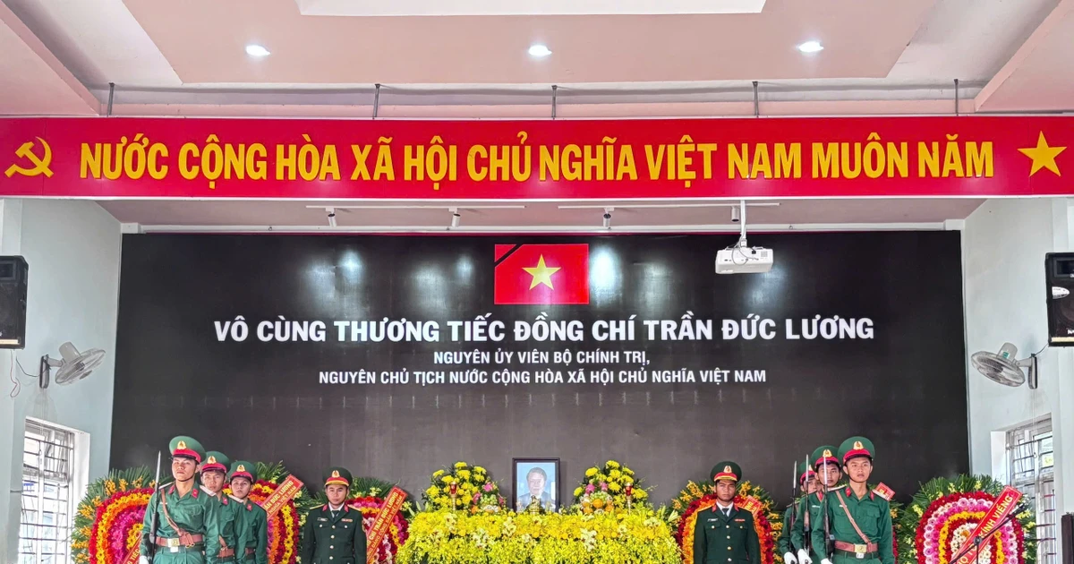 View - Trang nghiêm lễ viếng nguyên Chủ tịch nước Trần Đức Lương tại Quảng Ngãi | Báo Tri thức và Cuộc sống - TIN TỨC PHỔ BIẾN KIẾN THỨC 24H