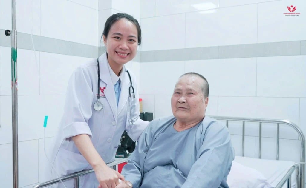 Gallery - Gắp thành công hạt hồng xiêm mắc trong phổi cụ bà suốt hơn 2 tháng | Báo Tri thức và Cuộc sống - TIN TỨC PHỔ BIẾN KIẾN THỨC 24H